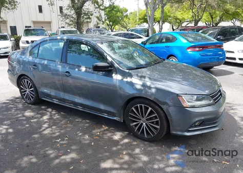 2017 Volkswagen Jetta 1.8T Sport z USA, uszkodzony, nr VIN 3VWD17AJ9HM302889